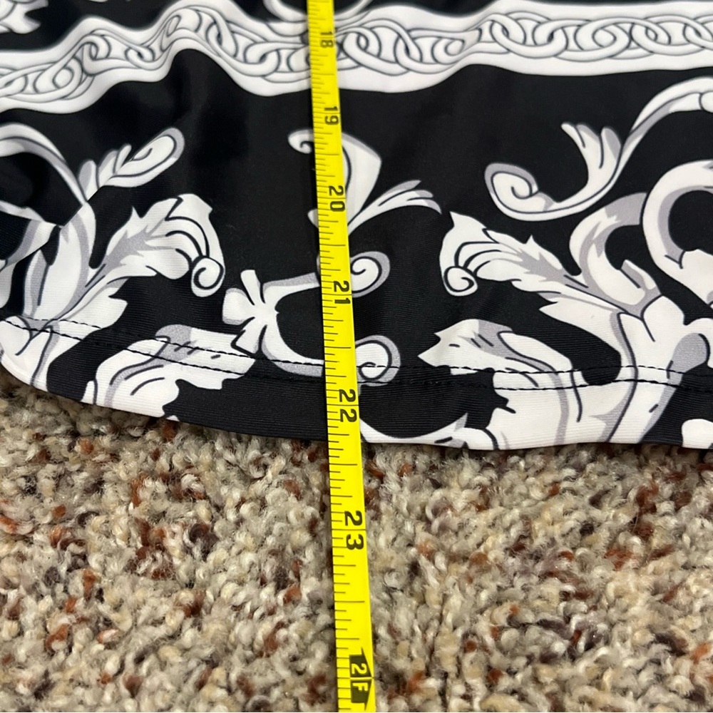 Women’s Black and White Fitted Crossed Front Swim Tankini Top size XL - Picture 10 of 10